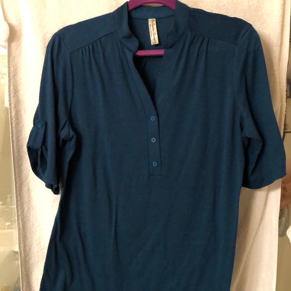 Women’s collarless teal 3/4 sleeve top